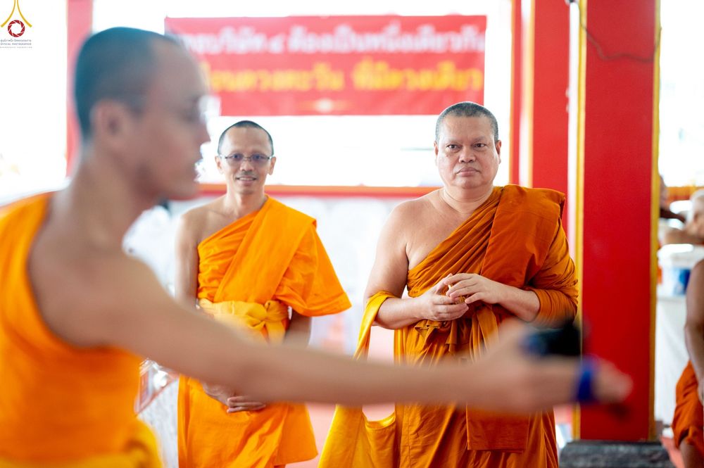ภาพ No.234443:วันพฤหัสบดีที่ 24 กรกฎาคม พ.ศ. 2568 พิธีถวายสังฆทานแก่คณะสงฆ์ 323 วัด , พิธีมอบกองทุนหนุนแรงใจช่วยครูใต้ , พิธีทำบุญส่วนกุศลแด่ผู้วายชนม์ ในเหตุการณ์ความไม่สงบ 4 จังหวัด ชายแดนภาคใต้ (ปัตตานี , ยะลา , นราธิวาส , สงขลา) ปีที่ 21 ครั้งที่ 179 ณ วัดเวฬุวัน 