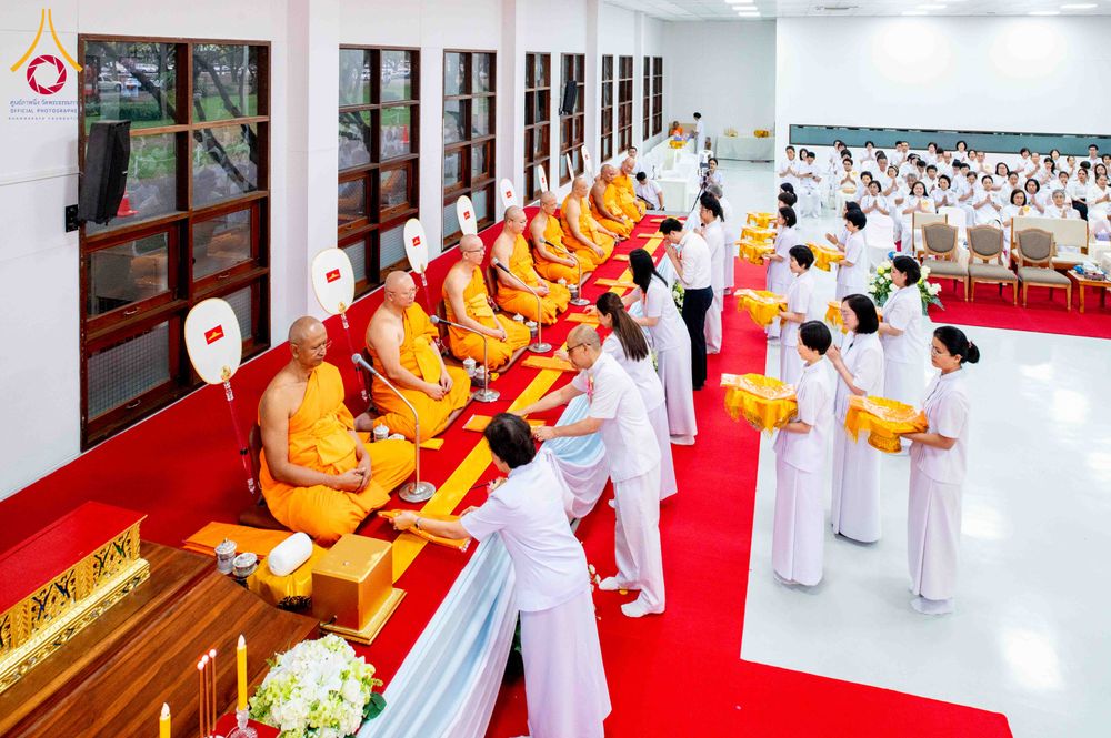 ภาพ No.314558:วันศุกร์ที่ 20 มีนาคม พ.ศ. 2569 พิธีบำเพ็ญกุศล คุณพ่อณรงค์ จินตมากุล โยมบิดา พระครูปลัดรัตนวีรวัฒน์ (รังสฤษดิ์ อิทฺธิจินตโก) ที่ปรึกษาเจ้าคณะจังหวัดปทุมธานี เจ้าอาวาสวัดพระธรรมกาย  ณ ห้องปลูกศรัทธา 2 วัดพระธรรมกาย ปทุมธานี