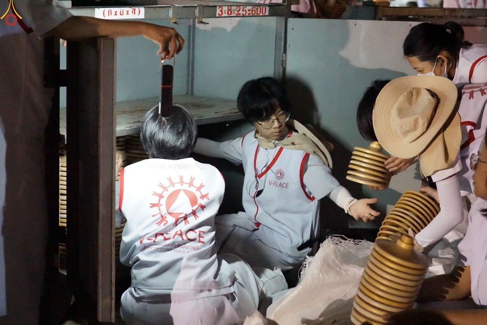 ภาพ No.306627:ภาพเบื้องหลังอาสาสมัครรวมใจ ชุดที่ 5 ในโครงการธรรมยาตรา กตัญญูบูชา มหาปูชนียาจารย์ พระมงคลเทพมุนี(สด จนฺทสโร) พระผู้ปราบมาร อนุสรณ์สถาน 7 แห่ง ปีที่ 14