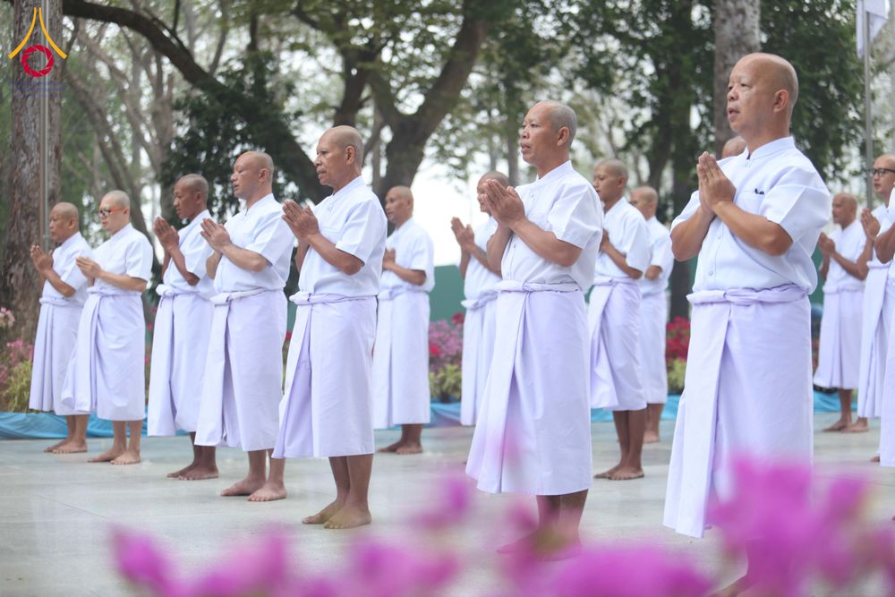 ภาพ No.298106:วันเสาร์ที่ 17 มกราคม พ.ศ. 2569 พิธีบรรพชาอุปสมบท โครงการอุปสมบทหมู่ บูชาธรรมครบ 117 ปี คุณยายอาจารย์มหารัตนอุบาสิกาจันทร์ ขนนกยูง  ณ อุโบสถพระไตรปิฎก วัดพระธรรมกาย