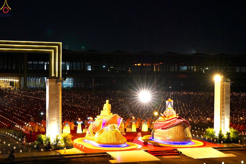 ภาพ No.308052:วันที่ 31 มกราคม พ.ศ. 2569 พิธีจุดประทีปธรรมถวายเป็นพุทธบูชา  และบูชาธรรมมหาปูชนียาจารย์ (ภาพชุดที่ 3) ณ วัดพระธรรมกาย ปทุมธานี ในโครงการธรรมยาตรา กตัญญูบูชา มหาปูชนียาจารย์ พระมงคลเทพมุนี(สด จนฺทสโร) พระผู้ปราบมาร อนุสรณ์สถาน 7 แห่ง ปีที่ 14