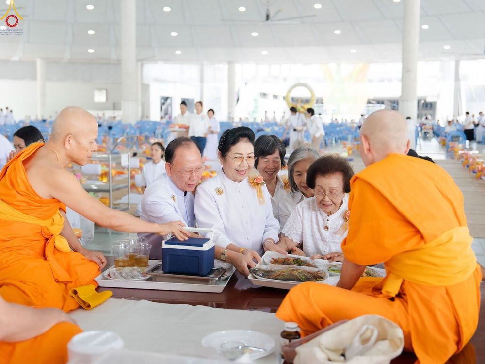 ภาพ No.348273:วันที่ 10 กันยายน พ.ศ.2569 พิธีสวดพระพุทธมนต์ และถวายภัตตาหารเป็นสังฆทาน เนื่องในวันครบ 26 ปี วันคล้ายละสังขาร คุณยายอาจารย์มหารัตนอุบาสิกาจันทร์ ขนนกยูง ณ หอฉันคุณยายอาจารย์ฯ วัดพระธรรมกาย