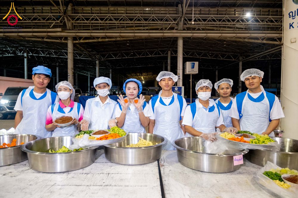 ภาพ No.303789:วันที่ 28 มกราคม พ.ศ. 2569 พิธีถวายภัตตาหารเป็นสังฆทาน แด่พระธรรมยาตรา ณ วัดพระธรรมกาย  จังหวัดปทุมธานี ในโครงการธรรมยาตรา กตัญญูบูชา มหาปูชนียาจารย์ พระมงคลเทพมุนี(สด จนฺทสโร) พระผู้ปราบมาร อนุสรณ์สถาน 7 แห่ง ปีที่ 14