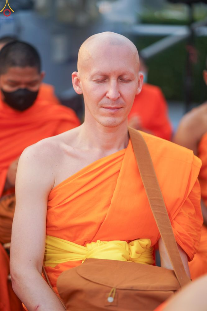 ภาพ No.321026:วันอาทิตย์ที่ ๑๒ เมษายน พ.ศ ๒๕๖๙ พิธีตักบาตรปี๋ใหม่เมืองพระภิกษุสงฆ์ ๓๓๙ รูป  อุทิศถวายพระราชกุศลสมเด็จพระนางสิริกิติ์  พระบรมราชินีนาถ พระบรมราชชนนีพันปีหลวง และฉลองเมืองแม่แตงครบรอบ ๑๑๙ ปี ณ ลานโรงแรมแอร์ไดมอนด์ อำเภอแม่แตง จังหวัดเชียงใหม่