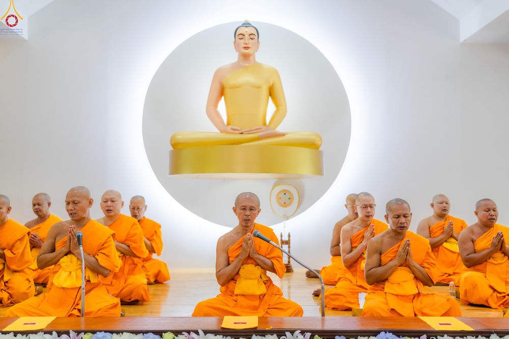 ภาพ No.326862:วันศุกร์ที่ ๑ พฤษภาคม พ.ศ.๒๕๖๙ พิธีทอดผ้าป่า สถาปนาองค์พระเจดีย์เพื่อสร้างสันติภาพโลก และ พิธีโปรยรัตนชาติ กลั่นแผ่นดิน  โปรยทราย เป็นปฐมฤกษ์ ณ ศูนย์ปฏิบัติธรรมเถินเทิดธรรม ต.แม่ปะ อ.เถิน จ.ลำปาง