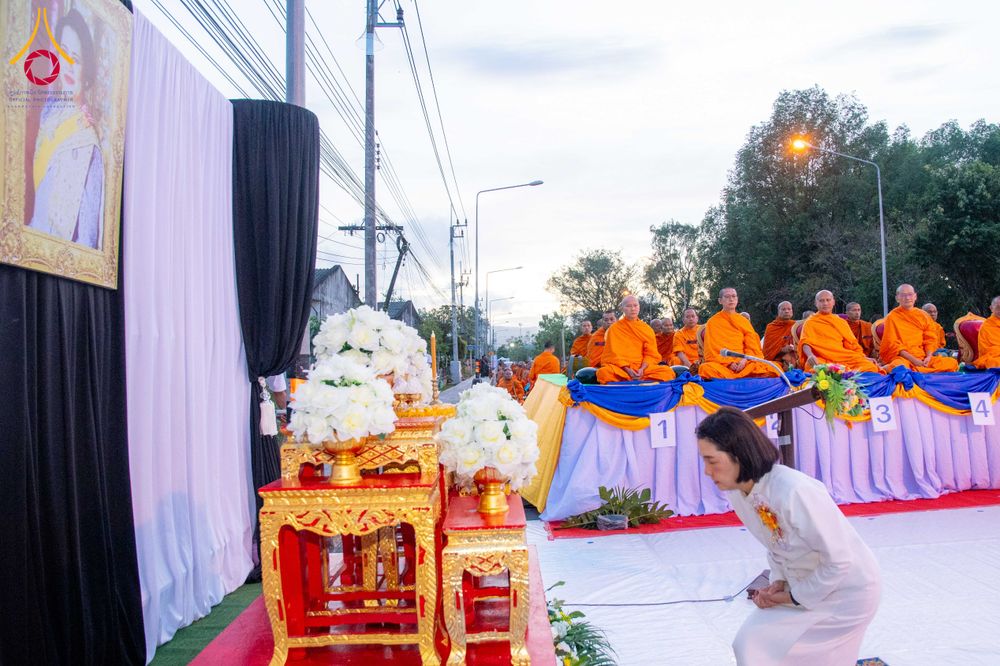 ภาพ No.281553:วันอาทิตย์ที่ 28 ธันวาคม พ.ศ.2568 ตักบาตรพระ 1000 รูป ปีที่ 1 ทำบุญเมืองสตูลส่งท้ายปี ณ หน้าโรงเรียนสตูลวิทยา จ.สตูล