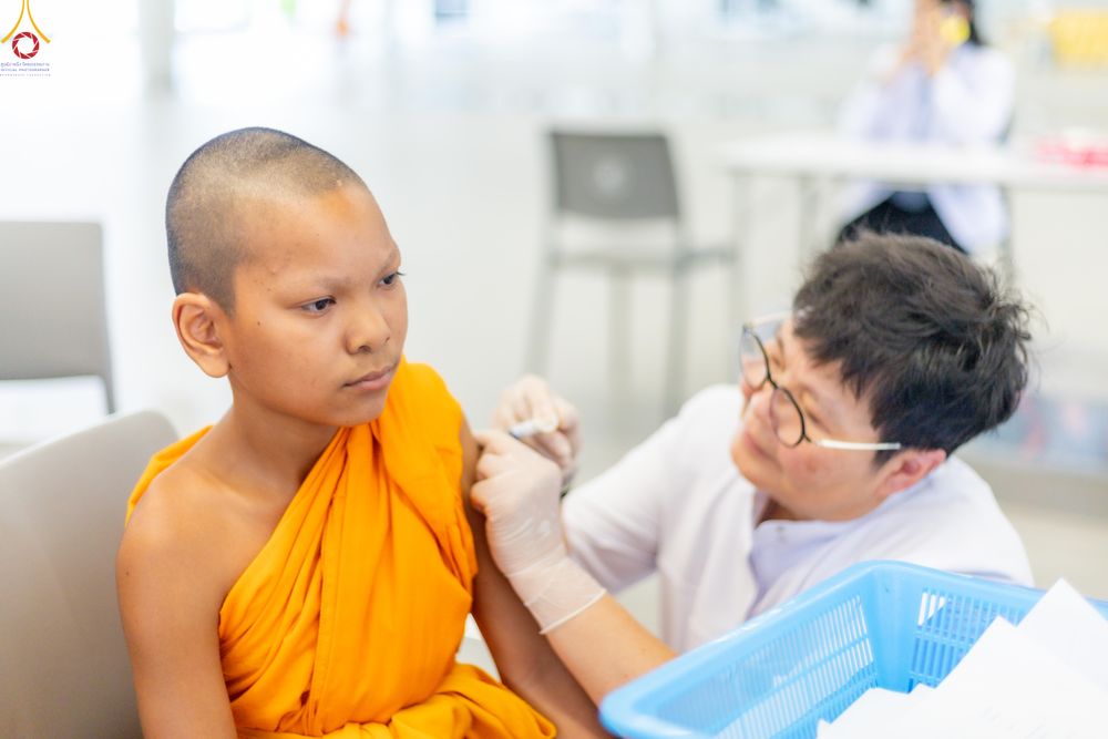 ภาพ No.331886:วันที่ 5 พฤษภาคม พ.ศ.2569 ศูนย์การแพทย์บุญรักษา ร่วมกับคลินิกใจใส จัดถวายวัคซีนป้องกันไข้หวัดใหญ่  แด่คณะพระภิกษุสามเณรกว่า 500 รูป