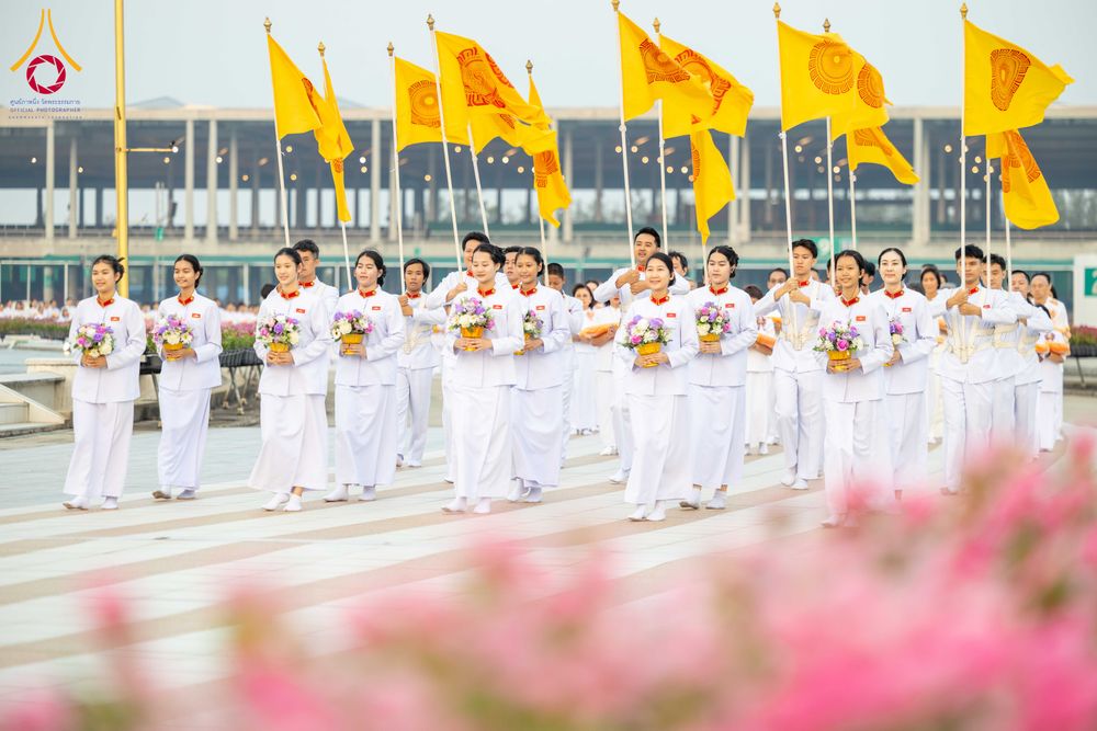 ภาพ No.319359:วันเสาร์ที่ 4 เมษายน พ.ศ.2569 พิธีขอขมา มอบผ้าไตร และถวายบาตรแด่นาคธรรมทายาท ในโครงการบรรพชาสามเณรฟื้นฟูพระพุทธศาสนาทั่วไทย โครงการหน่อแก้วเปรียญธรรม รุ่นที่ 14 โครงการสามเณรยุวธรรมทายาท รุ่นที่ 34 โครงการสามเณรมัชฌิมธรรมทายาท รุ่นที่ 30 ณ สภาธรรมกายสากล