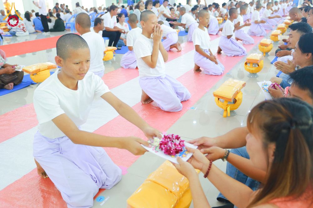 ภาพ No.319649:วันเสาร์ที่ 4 เมษายน พ.ศ.2569 พิธีขอขมา มอบผ้าไตร บรรพชาสามเณร ศูนย์อบรมเยาวชนนครปฐม