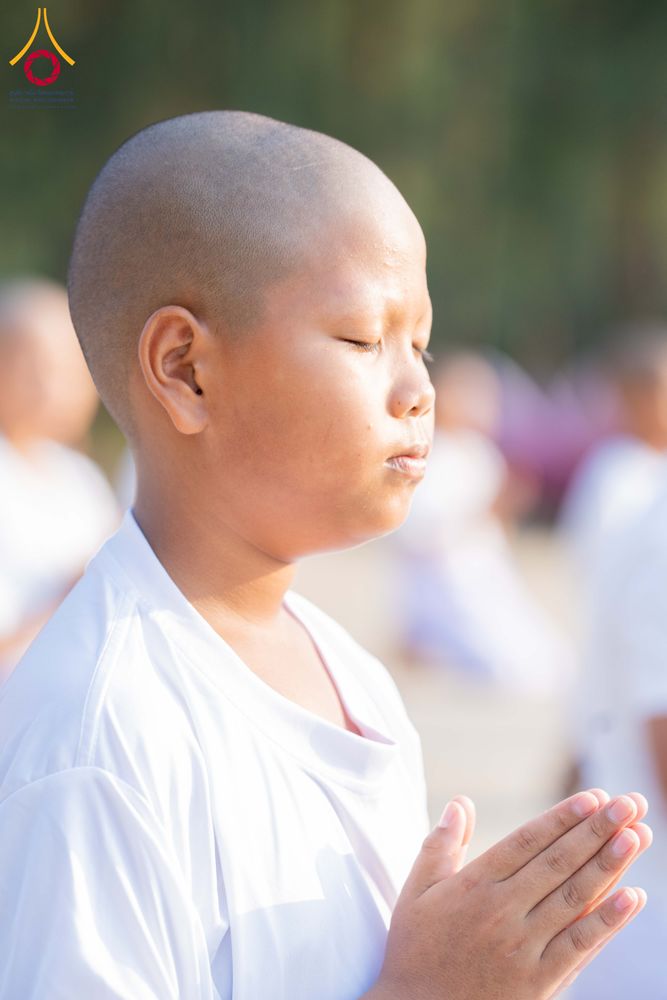 ภาพ No.318651:วันที่ 29 มีนาคม พ.ศ. 2569 พิธีเวียนประทักษิณ มอบผ้าไตร บรรพชาสามเณร  ณ ศูนย์อบรมเยาวชนกาญบุรี