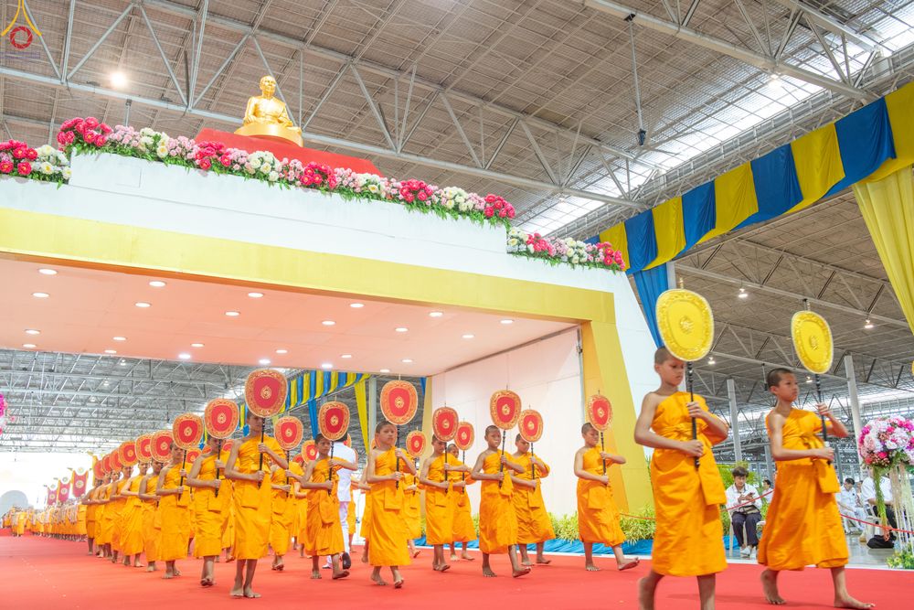 ภาพ No.338927:วันอาทิตย์ที่ 12 กรกฎาคม พ.ศ.2569 พิธีมุทิตาผู้สอบได้เปรียญธรรม ประโยค 1-2 ถึง ป.ธ.9 และ บ.ศ.1-2 ถึง บ.ศ.6 สำนักศาสนศึกษาวัดพระธรรมกาย ประจำปี 2569, พิธีมอบตราตั้งแต่งตั้งอาจารย์ใหญ่ สำนักศาสนศึกษาวัดพระธรรมกาย