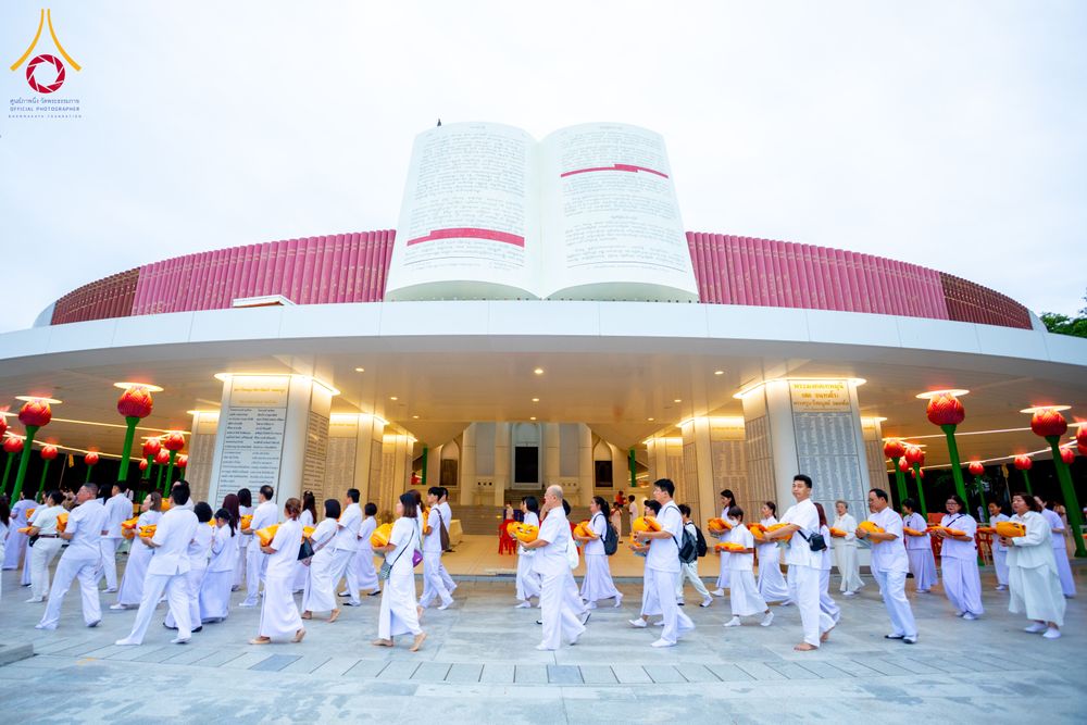 ภาพ No.286466:วันเสาร์ที่ 12 กรกฏาคม พ.ศ.2568 พิธีบรรพชาอุปสมบท  โครงการบรรพชาอุปสมบทหมู่ ธรรมทายาทนานาชาติ(ภาคภาษาจีน), โครงการบรรพชาสามเณร โรงเรียนนานาชาติ รุ่นที 14