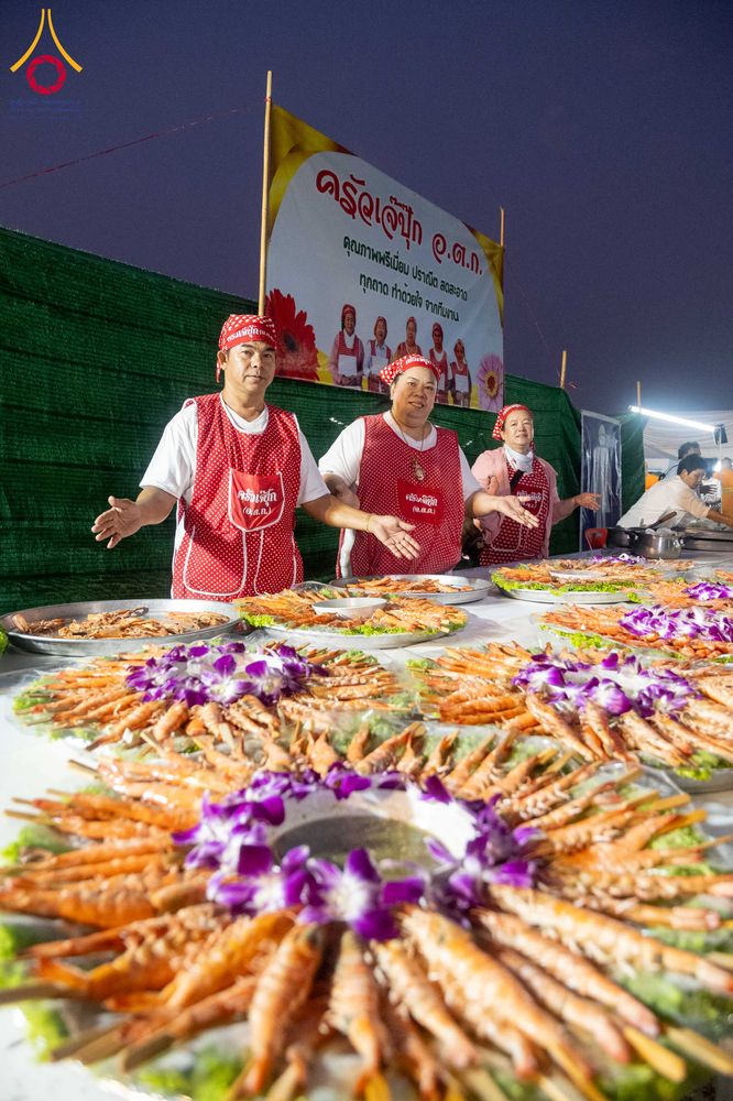 ภาพ No.299103:วันที่ 21 มกราคม พ.ศ. 2569 พิธีถวายภัตตาหารเป็นสังฆทาน แด่พระธรรมยาตรา ณ อนุสรณ์สถานบางปลา วัดบางปลา อำเภอบางเลน จังหวัดนครปฐม ในโครงการธรรมยาตรา กตัญญูบูชา มหาปูชนียาจารย์ พระมงคลเทพมุนี(สด จนฺทสโร) พระผู้ปราบมาร อนุสรณ์สถาน 7 แห่ง ปีที่ 14