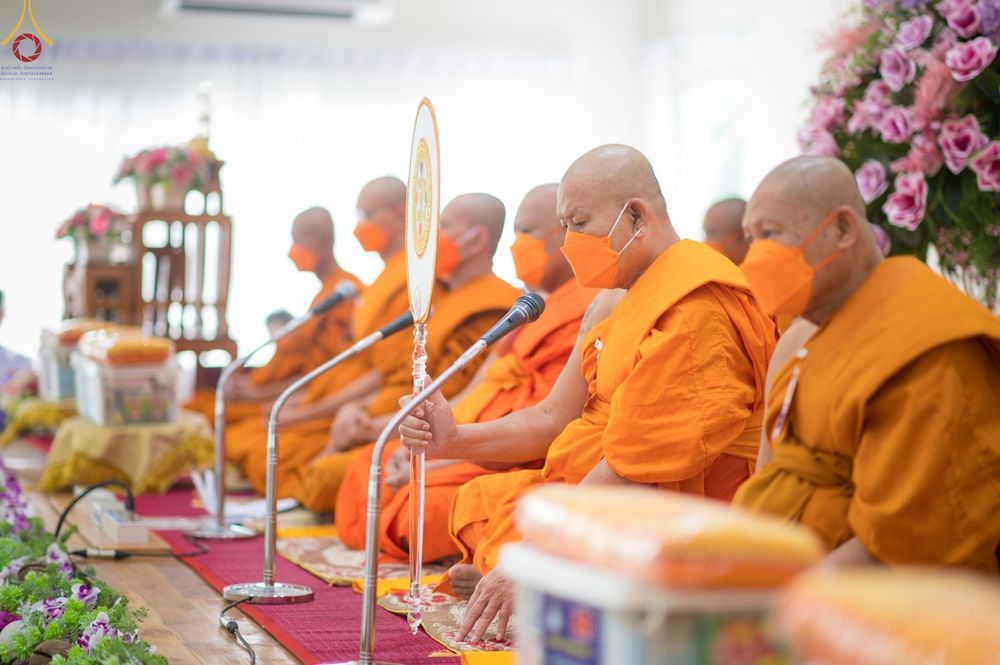 ภาพ No.70325:พิธีเจริญพระพุทธมนต์ ปฏิบัติธรรม มอบทุนการศึกษา ถวายสังฆทาน 139 วัด เพื่อถวายเป็นพุทธบูชา และขับเคลื่อนโครงการหมู่บ้านรักษาศีล 5 โดยคณะสงฆ์จังหวัดสุพรรณบุรี คณะศิษยานุศิษย์วัดพระธรรมกาย โครงการธรรมยาตรา ปีที่ 11 วันที่ 7 มกราคม พ.ศ. 2566 ณ ศูนย์ปฏิบัติธร