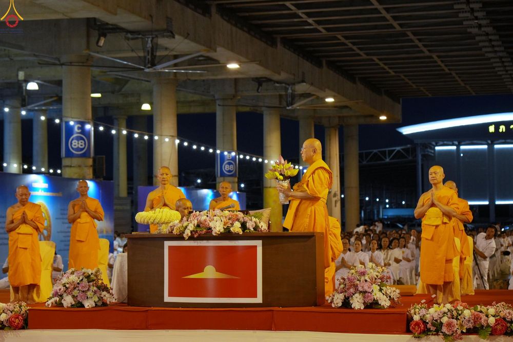 ภาพ No.345883:วันพฤหัสบดีที่ 27 สิงหาคม พ.ศ.2569 พิธีฉลองชัยสวดมนต์บทธัมมจักกัปปวัตตนสูตร 8,657,585,858 จบ ณ มหารัตนวิหารคด วัดพระธรรมกาย