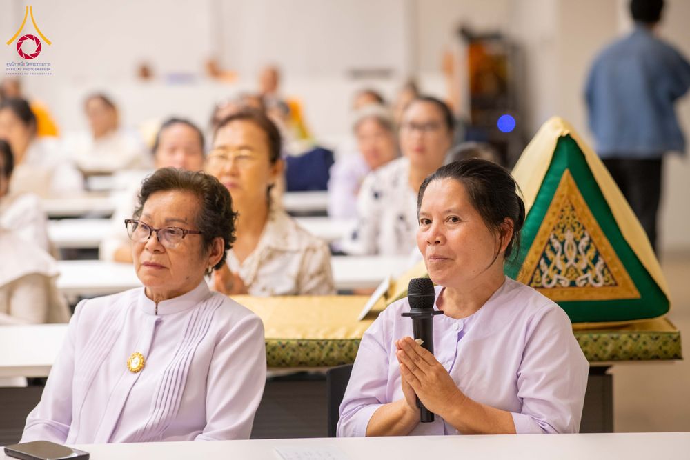 ภาพ No.324850:วันพฤหัสบดีที่ 23 เมษายน พ.ศ.2569  หลวงพ่อทัตตชีโว รองเจ้าอาวาสวัดพระธรรมกาย ถวายการต้อนรับและปฏิสันถารคณะชาวเมียนมาและคณะไทยใหญ่