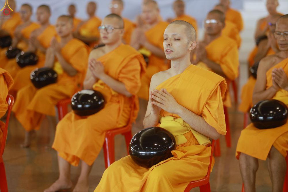 ภาพ No.318133:วันอาทิตย์ต้นเดือนที่ 5 เมษายน พ.ศ.2569 พิธีตักบาตร ณ บ้านแก้วเรือนทองคุณยายอาจารย์ฯ วัดพระธรรมกาย