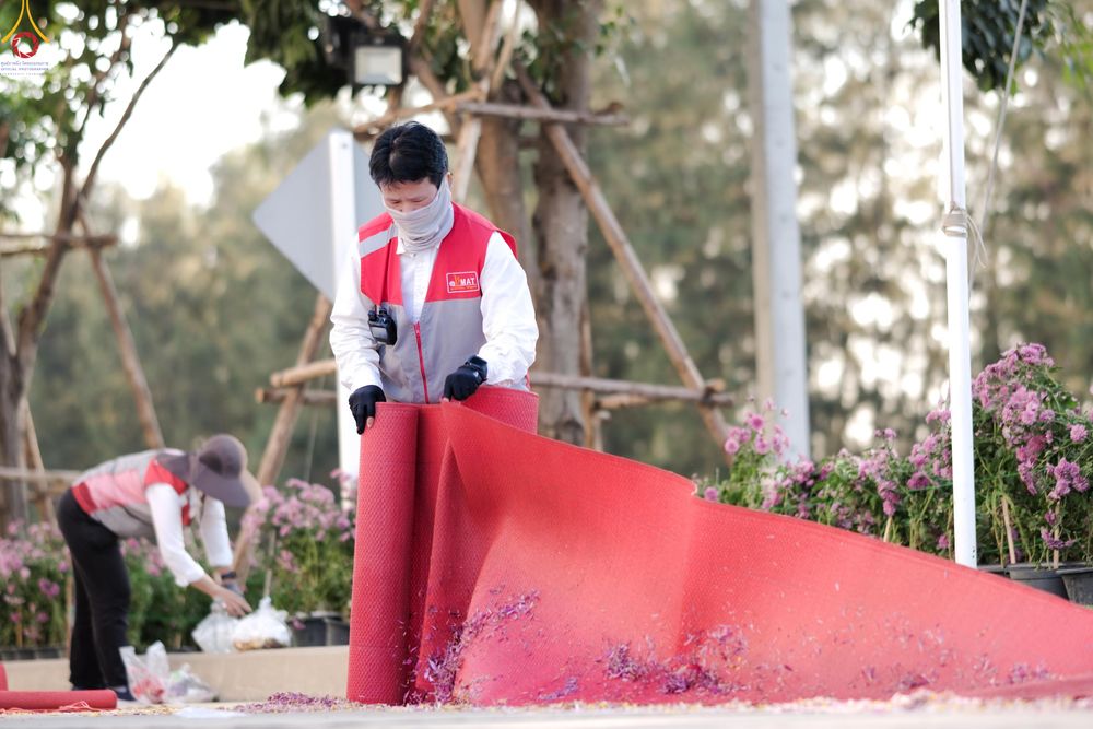 ภาพ No.296040:ภาพเบื้องหลังอาสาสมัครรวมใจ ชุดที่ 1 ในโครงการธรรมยาตรา กตัญญูบูชา มหาปูชนียาจารย์ พระมงคลเทพมุนี(สด จนฺทสโร) พระผู้ปราบมาร อนุสรณ์สถาน 7 แห่ง ปีที่ 14