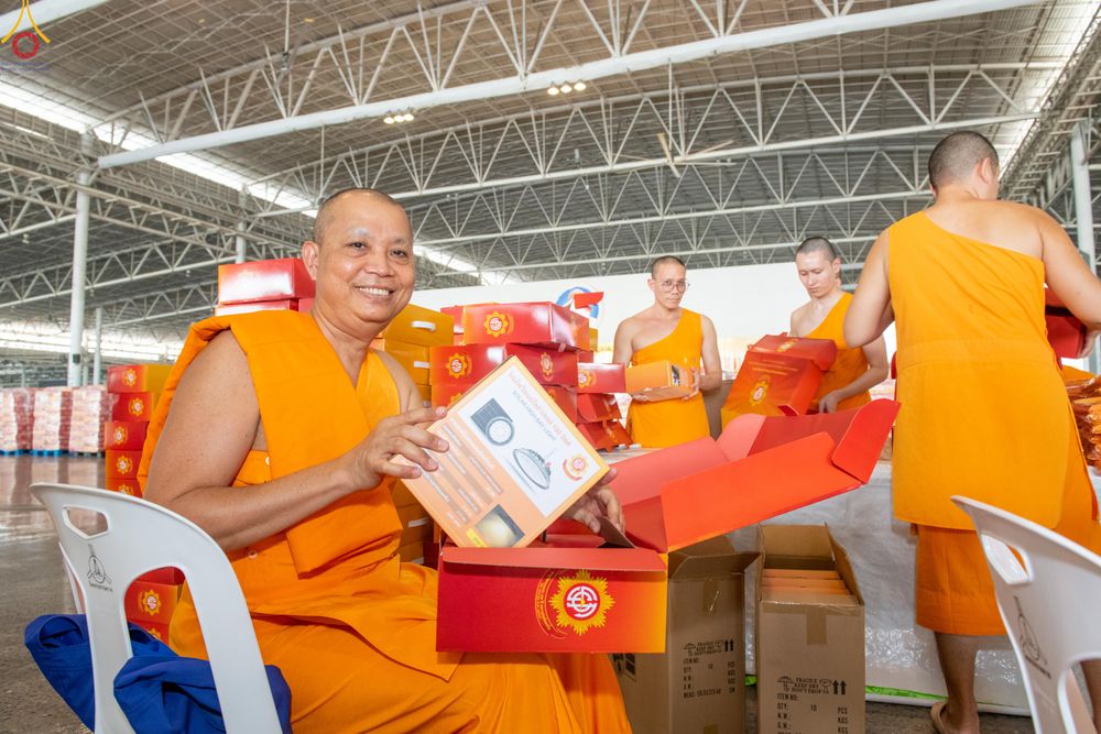 ภาพ No.322078:วันที่ 14 เมษายน พ.ศ.2569 การเตรียมกล่องไทยธรรม วันสุดท้าย เพื่องานถวายมหาสังฆทาน 40,000 กว่าวัดทั่วประเทศ วันคุ้มครองโลก 22 เมษายน พ.ศ.2569 วัดพระธรรมกาย