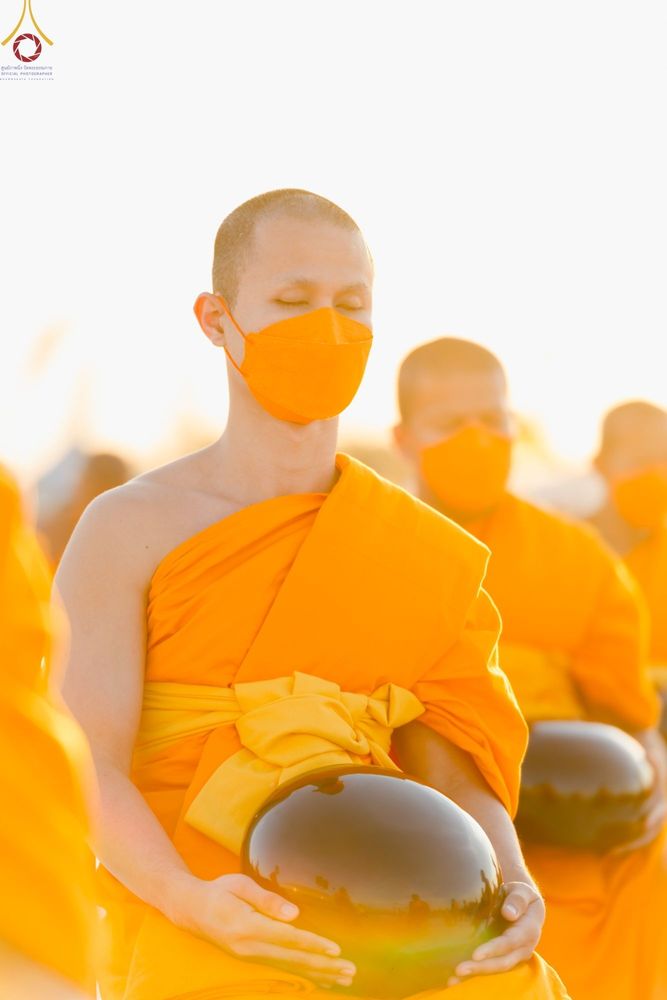 ภาพ No.74840:พิธีตักบาตรพระธรรมยาตราฯ ในโครงการธรรมยาตรากตัญญูบูชา มหาปูชนียาจารย์ พระมงคลเทพมุนี(สด จนฺทสโร) พระผู้ปราบมาร ปีที่ 11 ณ อนุสรณ์สถานลำดับที่ 5 สถานที่เผยแผ่วิชชาธรรมกายครั้งแรก อนุสรณ์สถานบางปลา วัดบางปลา อ.บางเลน จ.นครปฐม วันที่ 29 มกราคม พ.ศ. 2566