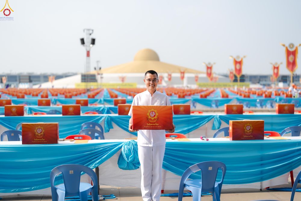 ภาพ No.324600:วันที่ 22 เมษายน พ.ศ.2569 (วันคุ้มครองโลก) บรรยากาศสาธุชน ในงานถวายมหาสังฆทาน 40,000 กว่าวัดทั่วประเทศ ณ ลานธรรม วัดพระธรรมกาย