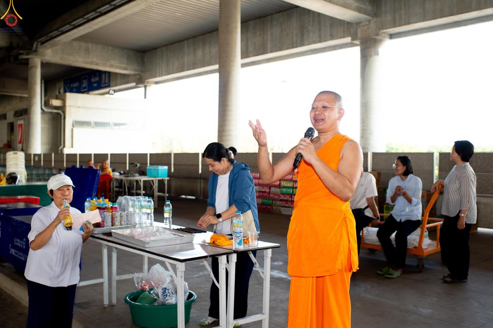 ภาพ No.322342:วันที่ 16 เมษายน พ.ศ.2569 การจัดเตรียมเบาะรองนอน เช็ดทำความสะอาด  เพื่องานถวายมหาสังฆทาน 40,000 กว่าวัดทั่วประเทศ วันคุ้มครองโลก 22 เมษายน พ.ศ.2569 วัดพระธรรมกาย