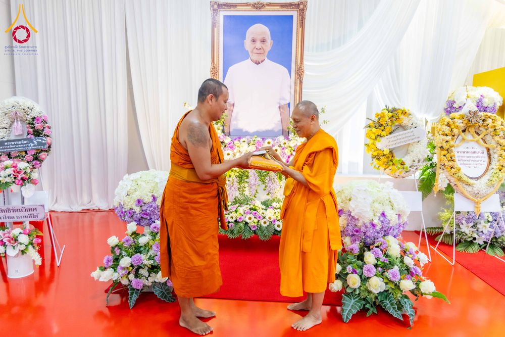 ภาพ No.316071:วันศุกร์ที่ 27 มีนาคม พ.ศ. 2569 พิธีบำเพ็ญกุศล คุณพ่อณรงค์ จินตมากุล  สิริอายุ 99 ปี 11 เดือน โยมบิดา พระครูปลัดรัตนวีรวัฒน์ (รังสฤษดิ์ อิทฺธิจินตโก) ที่ปรึกษาเจ้าคณะจังหวัดปทุมธานี เจ้าอาวาสวัดพระธรรมกาย  ณ ห้องปลูกศรัทธา 2 วัดพระธรรมกาย ปทุมธานี