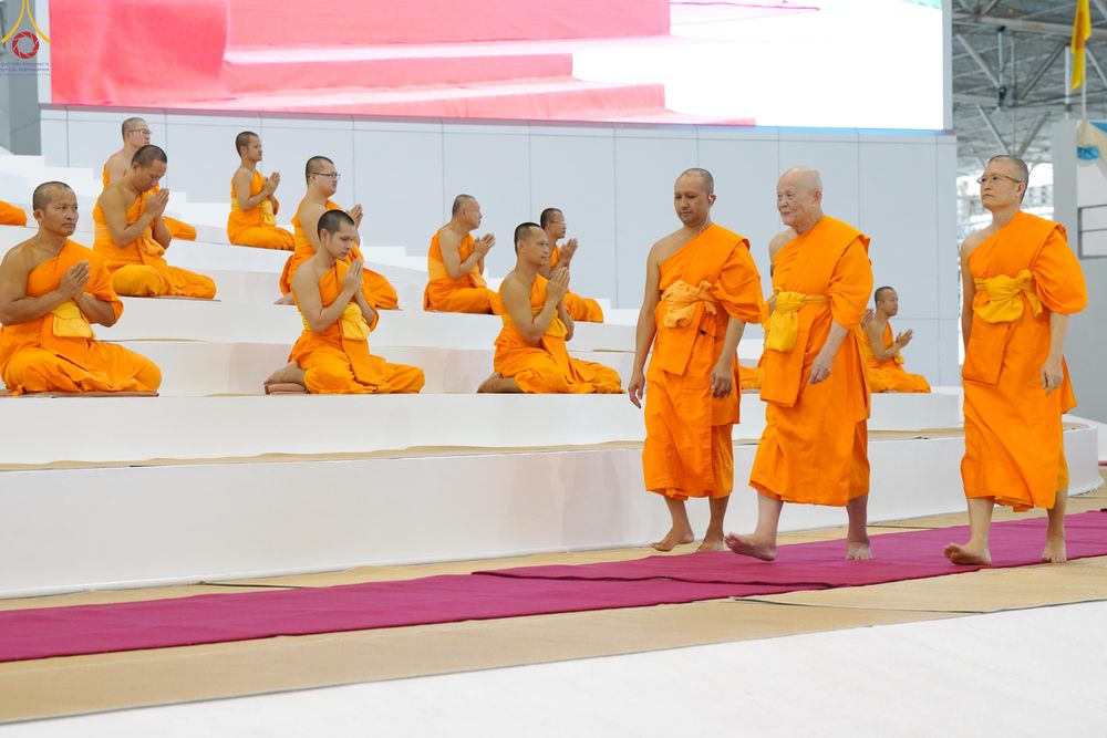 ภาพ No.338907:วันอาทิตย์ที่ 12 กรกฎาคม พ.ศ.2569 พิธีมุทิตาผู้สอบได้เปรียญธรรม ประโยค 1-2 ถึง ป.ธ.9 และ บ.ศ.1-2 ถึง บ.ศ.6 สำนักศาสนศึกษาวัดพระธรรมกาย ประจำปี 2569, พิธีมอบตราตั้งแต่งตั้งอาจารย์ใหญ่ สำนักศาสนศึกษาวัดพระธรรมกาย