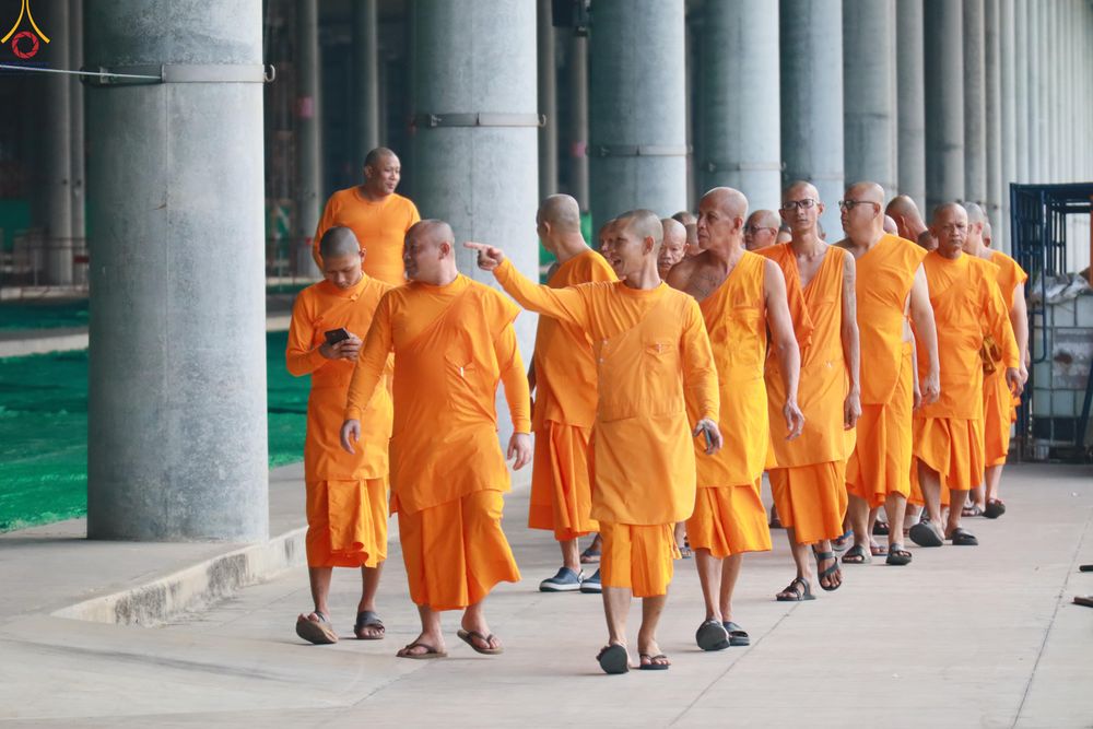 ภาพ No.322534:วันที่ 17 เมษายน พ.ศ.2569 การเรียงกล่องไทยธรรม เรียงน้ำดื่ม เรียงร่ม ณ ลานธรรมพระมหาธรรมกายเจดีย์ เพื่องานถวายมหาสังฆทาน 40,000 กว่าวัดทั่วประเทศ วันคุ้มครองโลก 22 เมษายน พ.ศ.2569 วัดพระธรรมกาย