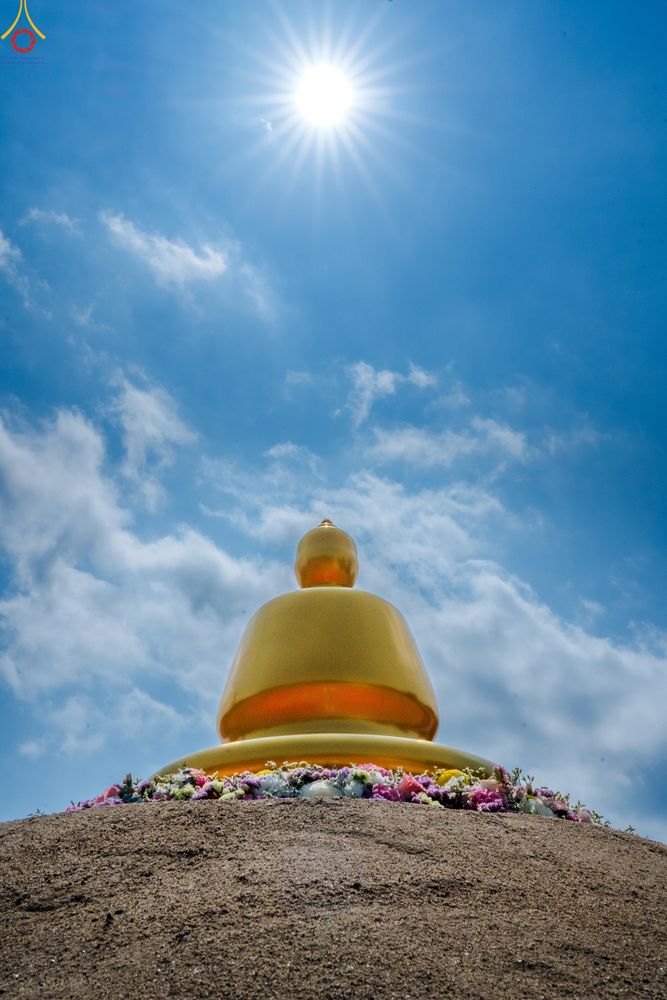 ภาพ No.326842:วันศุกร์ที่ ๑ พฤษภาคม พ.ศ.๒๕๖๙ พิธีทอดผ้าป่า สถาปนาองค์พระเจดีย์เพื่อสร้างสันติภาพโลก และ พิธีโปรยรัตนชาติ กลั่นแผ่นดิน  โปรยทราย เป็นปฐมฤกษ์ ณ ศูนย์ปฏิบัติธรรมเถินเทิดธรรม ต.แม่ปะ อ.เถิน จ.ลำปาง