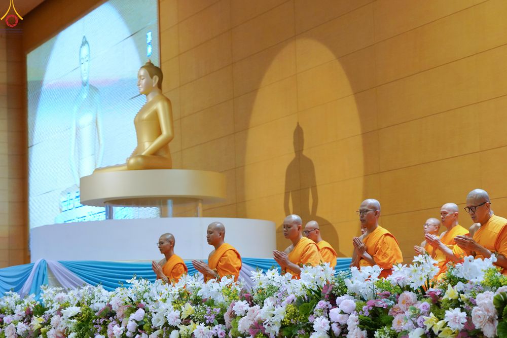 ภาพ No.331215:วันวิสาขบูชา อาทิตย์ที่ 31 พฤษภาคม พ.ศ.2569 พิธีปฏิบัติธรรม ณ ห้องแก้วสารพัดนึก 1  วัดพระธรรมกาย จังหวัดปทุมธานี