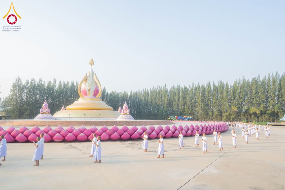 ภาพ No.318634:วันที่ 29 มีนาคม พ.ศ. 2569 พิธีเวียนประทักษิณ มอบผ้าไตร บรรพชาสามเณร  ณ ศูนย์อบรมเยาวชนกาญบุรี