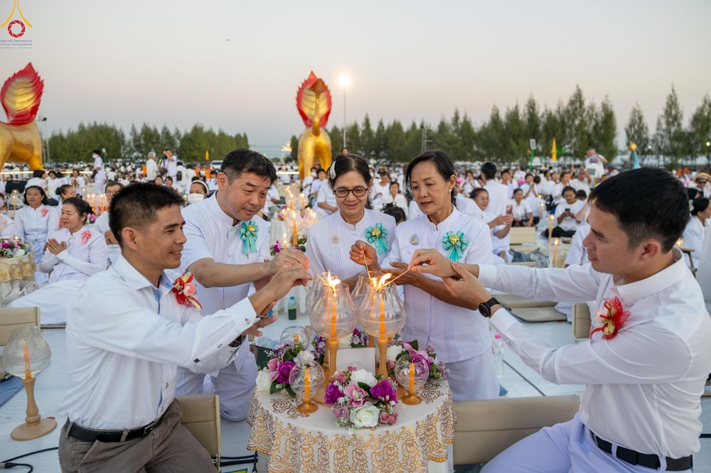 ภาพ No.302165:วันที่ 23 มกราคม พ.ศ. 2569 พิธีจุดประทีปธรรมถวายเป็นพุทธบูชา (ภาพชุดที่ 2) และบูชาธรรมมหาปูชนียาจารย์  ณ อนุสรณ์สถานลำดับที่ 5 สถานที่เผยแผ่วิชชาธรรมกายครั้งแรก อนุสรณ์สถานบางปลา วัดบางปลา อำเภอบางเลน จังหวัดนครปฐม ในโครงการธรรมยาตรา กตัญญูบูชา มหาปูชนีย