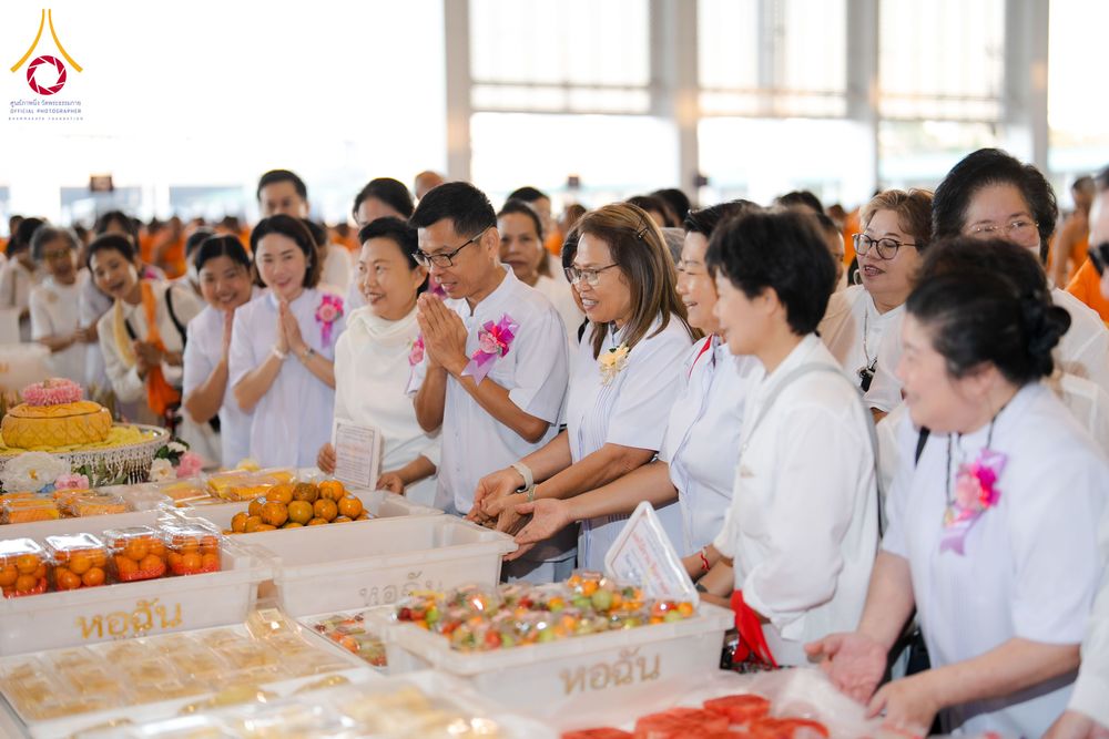 ภาพ No.305354:วันที่ 29 มกราคม พ.ศ. 2569 พิธีถวายภัตตาหารเป็นสังฆทาน แด่พระธรรมยาตรา ณ วัดพระธรรมกาย  จังหวัดปทุมธานี ในโครงการธรรมยาตรา กตัญญูบูชา มหาปูชนียาจารย์ พระมงคลเทพมุนี(สด จนฺทสโร) พระผู้ปราบมาร อนุสรณ์สถาน 7 แห่ง ปีที่ 14