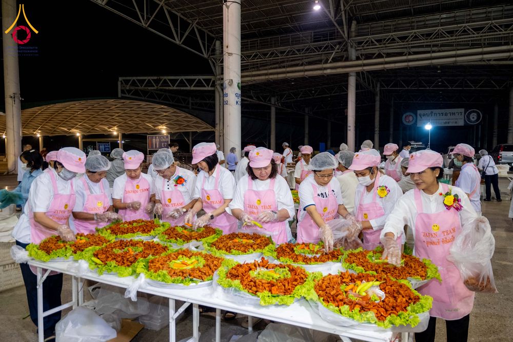 ภาพ No.303811:วันที่ 28 มกราคม พ.ศ. 2569 พิธีถวายภัตตาหารเป็นสังฆทาน แด่พระธรรมยาตรา ณ วัดพระธรรมกาย  จังหวัดปทุมธานี ในโครงการธรรมยาตรา กตัญญูบูชา มหาปูชนียาจารย์ พระมงคลเทพมุนี(สด จนฺทสโร) พระผู้ปราบมาร อนุสรณ์สถาน 7 แห่ง ปีที่ 14