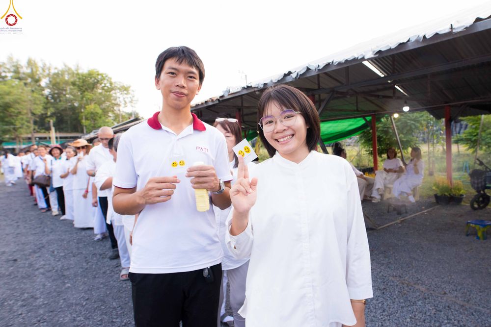 ภาพ No.344074:วันที่ 16 สิงหาคม พ.ศ.2569 การปักชำต้นกล้าเบญจทรัพย์ เพื่อเตรียมดอกไม้บูชาธรรม พระเดชพระคุณหลวงปู่ และโปรยต้อนรับพระธรรมยาตรา ปีที่ 15 ณ โรงเรือนปักชำประตู 8 วัดพระธรรมกาย