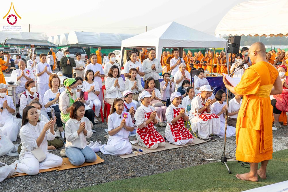 ภาพ No.297993:วันที่ 19 มกราคม พ.ศ. 2569 พิธีถวายภัตตาหารเป็นสังฆทาน แด่พระธรรมยาตรา ณ อนุสรณ์สถานบางปลา วัดบางปลา อำเภอบางเลน จังหวัดนครปฐม ในโครงการธรรมยาตรา กตัญญูบูชา มหาปูชนียาจารย์ พระมงคลเทพมุนี(สด จนฺทสโร) พระผู้ปราบมาร อนุสรณ์สถาน 7 แห่ง ปีที่ 14