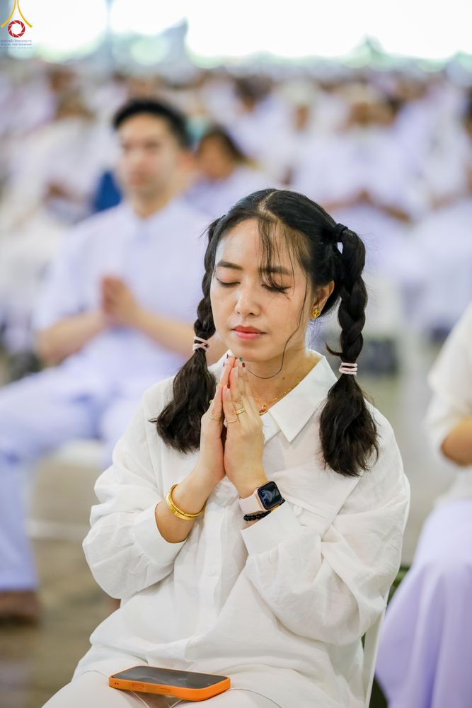 ภาพ No.311442:วันอาทิตย์ต้นเดือนที่ 1 มีนาคม พ.ศ.2569 พิธีตักบาตร และ พิธีบูชาข้าวพระ ณ สภาธรรมกายสากล วัดพระธรรมกาย