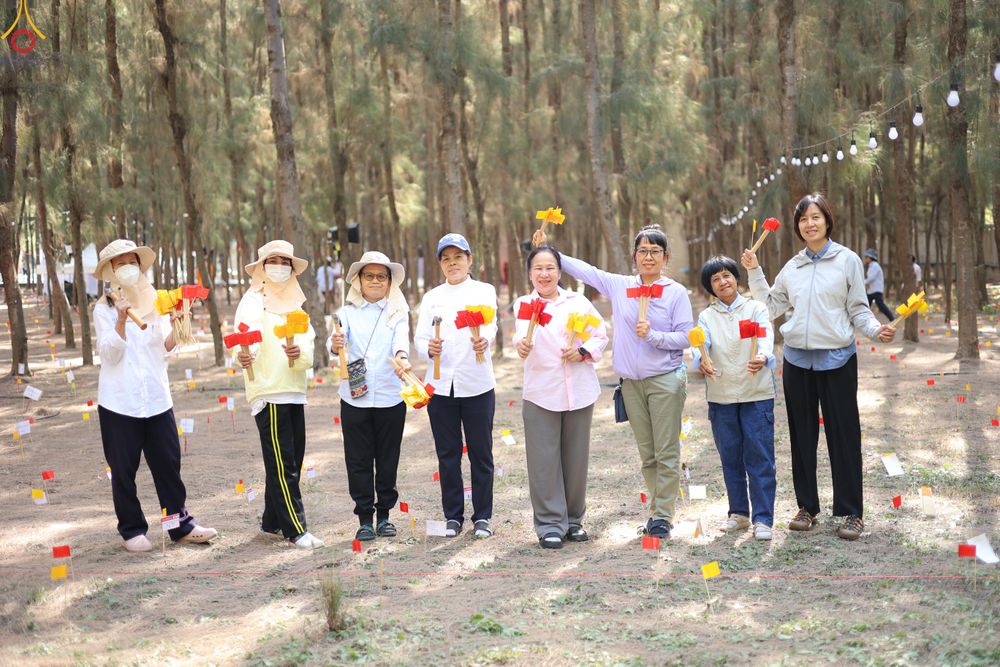 ภาพ No.300497:ภาพเบื้องหลังอาสาสมัครรวมใจ ชุดที่ 3 ในโครงการธรรมยาตรา กตัญญูบูชา มหาปูชนียาจารย์ พระมงคลเทพมุนี(สด จนฺทสโร) พระผู้ปราบมาร อนุสรณ์สถาน 7 แห่ง ปีที่ 14