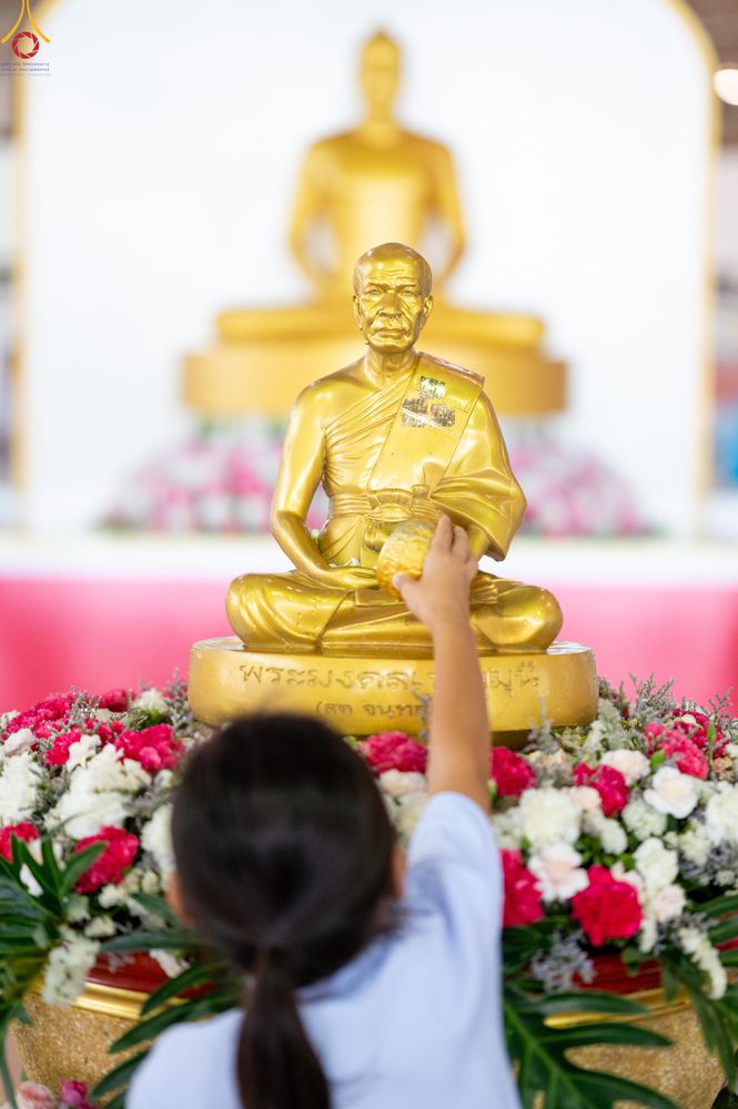 ภาพ No.318261:วันอาทิตย์ต้นเดือนที่ 5 เมษายน พ.ศ.2569 พิธีตักบาตร ณ บ้านแก้วเรือนทองคุณยายอาจารย์ฯ วัดพระธรรมกาย