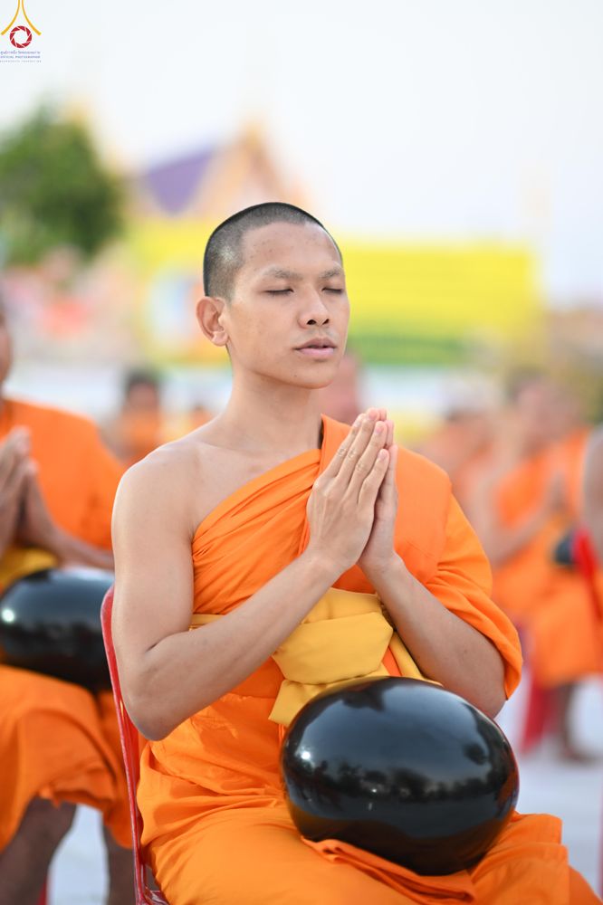 ภาพ No.294354:วันที่ 14 มกราคม พ.ศ. 2569 พิธีตักบาตรพระธรรมยาตรา ณ วัดสองพี่น้อง ต.ต้นตาล อ.สองพี่น้อง จ.สุพรรณบุรี ในโครงการธรรมยาตรา กตัญญูบูชา มหาปูชนียาจารย์ พระมงคลเทพมุนี(สด จนฺทสโร) พระผู้ปราบมาร อนุสรณ์สถาน 7 แห่ง ปีที่ 14