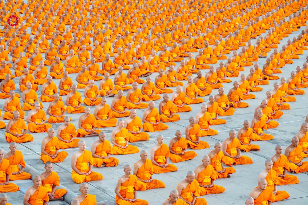 ภาพ No.285194:วันจันทร์ที่ 15 ธันวาคม พ.ศ.2568  บันทึกภาพหมู่ประวัติศาสตร์ โครงการบรรพชาอุปสมบทหมู่  รุ่นบูชาธรรมมหาปูชนียาจารย์ ประจำปี 2568 ณ ลานธรรมมหาธรรมกายเจดีย์ วัดพระธรรมกาย