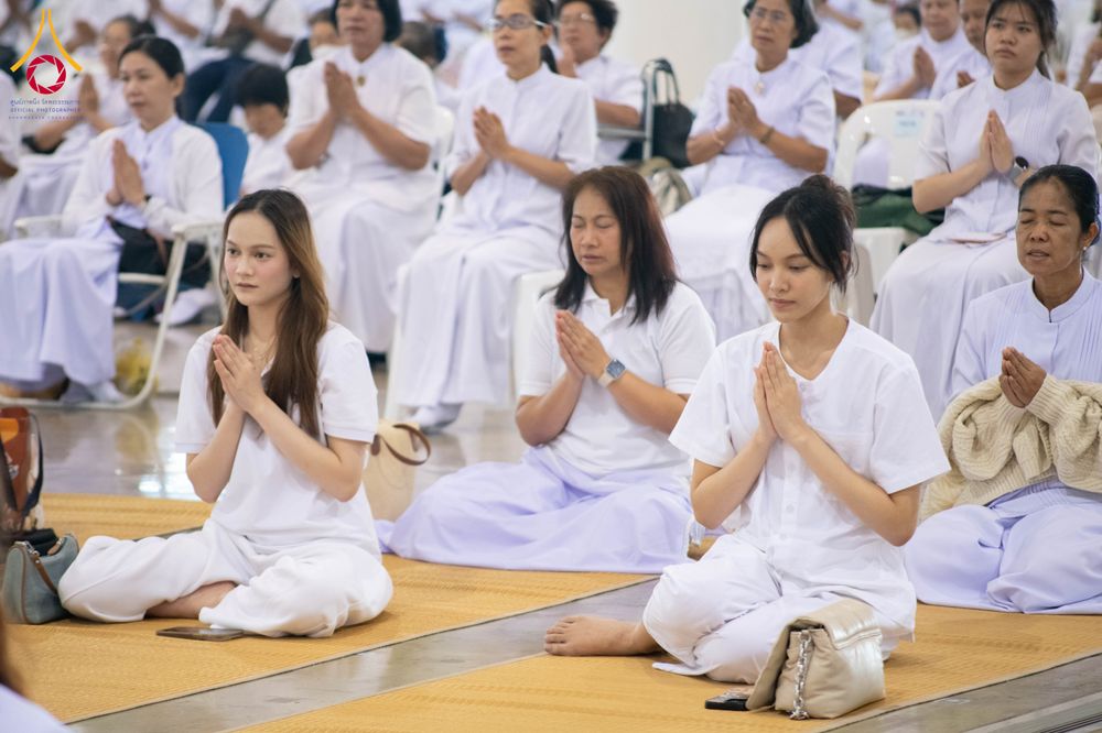 ภาพ No.287613:วันที่ 1 มกราคม พ.ศ. 2569 พิธีบูชาข้าวพระ ณ สภาธรรมกายสากล วัดพระธรรมกาย