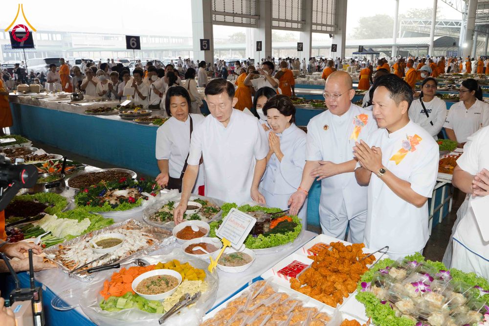 ภาพ No.306975:วันที่ 31 มกราคม พ.ศ. 2569 พิธีถวายภัตตาหารเป็นสังฆทาน แด่พระธรรมยาตรา ณ วัดพระธรรมกาย  จังหวัดปทุมธานี ในโครงการธรรมยาตรา กตัญญูบูชา มหาปูชนียาจารย์ พระมงคลเทพมุนี(สด จนฺทสโร) พระผู้ปราบมาร อนุสรณ์สถาน 7 แห่ง ปีที่ 14