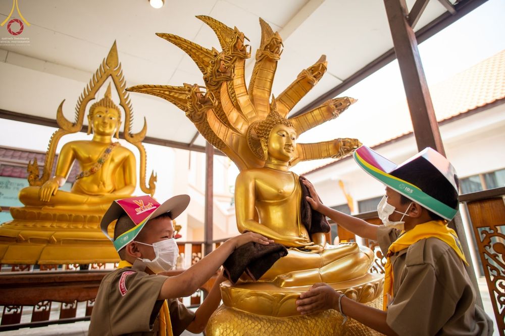 ภาพ No.72759:พระธรรมยาตรา ปฏิบัติศาสนกิจทำนุบำรุงศาสนสถาน, สวดธรรมจักร ,ปฏิบัติธรรม ร่วมกับชุมชน,นักเรียนเด็กดีวีสตาร์ ในโครงการธรรมยาตรากตัญญูบูชา มหาปูชนียาจารย์ พระมงคลเทพมุนี(สด จนฺทสโร) พระผู้ปราบมาร อนุสรณ์สถาน 7 แห่ง ปีที่ 11 ณ วัดโบสถ์(บน) อ.บางกรวย จ.นนทบุรี