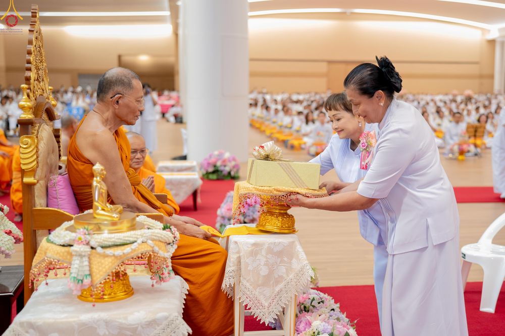 ภาพ No.343275:วันที่ 16 สิงหาคม พ.ศ.2569 พิธีมุทิตาสักการะพระราชาคณะ ณ ห้องแก้วสารพัดนึก 2 วัดพระธรรมกาย