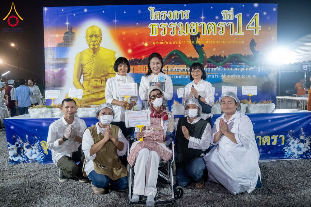 ภาพ No.299127:วันที่ 21 มกราคม พ.ศ. 2569 พิธีถวายภัตตาหารเป็นสังฆทาน แด่พระธรรมยาตรา ณ อนุสรณ์สถานบางปลา วัดบางปลา อำเภอบางเลน จังหวัดนครปฐม ในโครงการธรรมยาตรา กตัญญูบูชา มหาปูชนียาจารย์ พระมงคลเทพมุนี(สด จนฺทสโร) พระผู้ปราบมาร อนุสรณ์สถาน 7 แห่ง ปีที่ 14