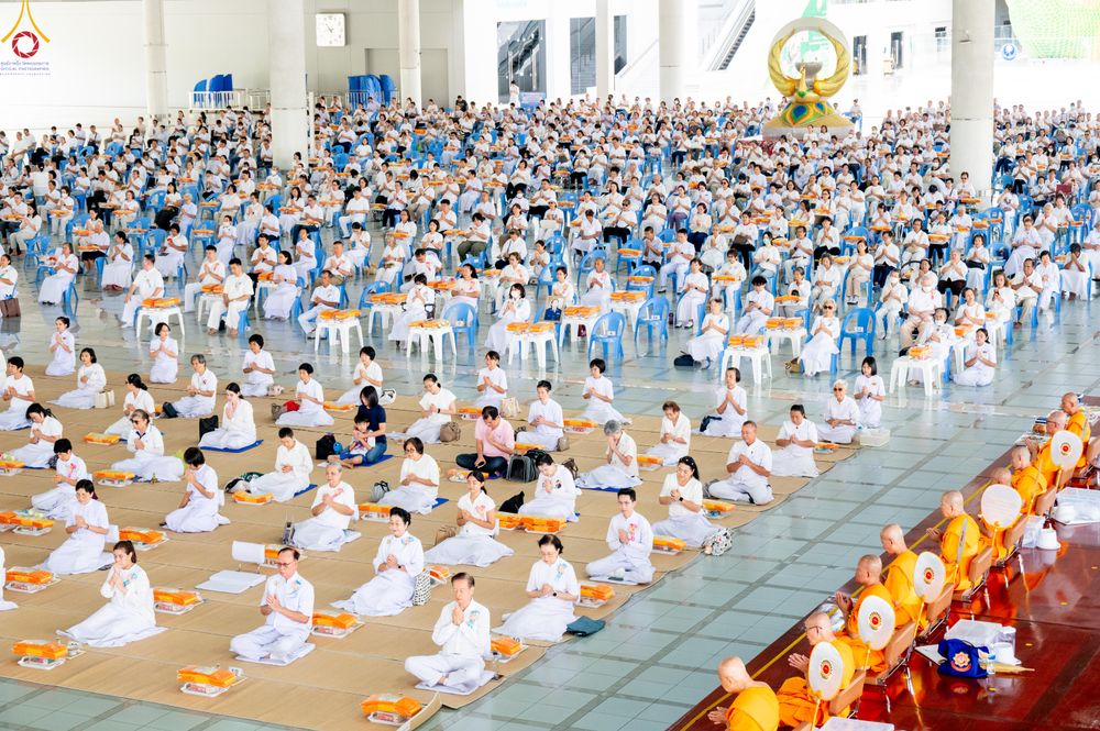 ภาพ No.328810:วันเสาร์ที่ 16 พฤษภาคม พ.ศ.2569 พิธีบุพเปตพลี ครั้งที่ 183 ร่วมอุทิศบุญแด่หมู่ญาติที่ล่วงลับไปแล้ว และสืบทอดอายุพระพุทธศาสนา ณ หอฉันคุณยายอาจารย์ฯ  วัดพระธรรมกาย