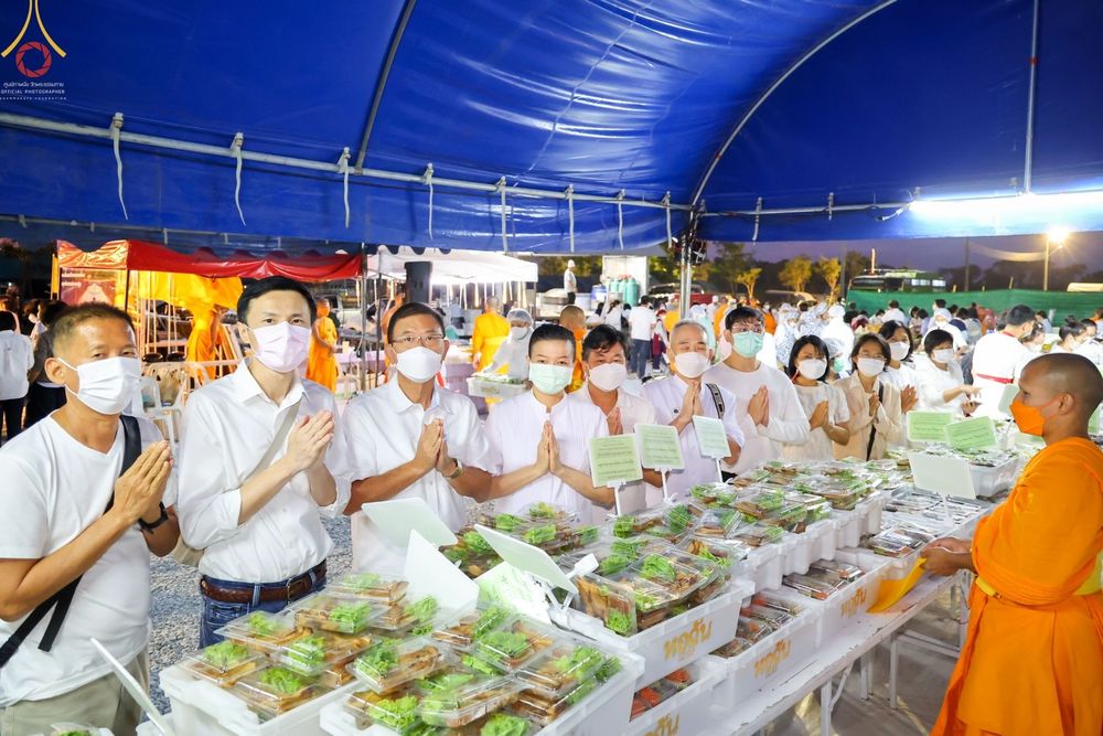 ภาพ No.74112:พิธีถวายภัตตาหารเป็นสังฆทาน แด่คณะพระธรรมยาตราฯ ในโครงการธรรมยาตรากตัญญูบูชา มหาปูชนียาจารย์ พระมงคลเทพมุนี(สด จนฺทสโร) พระผู้ปราบมาร อนุสรณ์สถาน 7 แห่ง ปีที่ 11 วันที่ 25 มกราคม พ.ศ. 2566