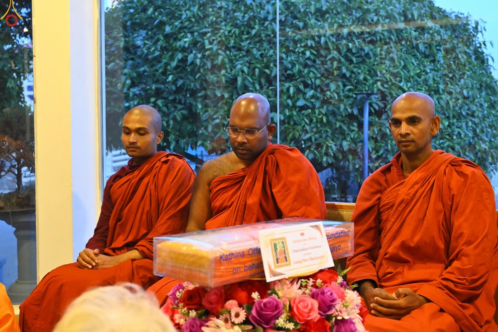 ภาพ No.284292:วันที่ 28 ตุลาคม พ.ศ.2568 กฐินสมทบต่างประเทศ โดยคณะศิษยานุศิษย์ บูชาธรรม 81 ปี หลวงพ่อธัมมชโย ณ วัดมหาเมฆนาวา ศรีลังกา